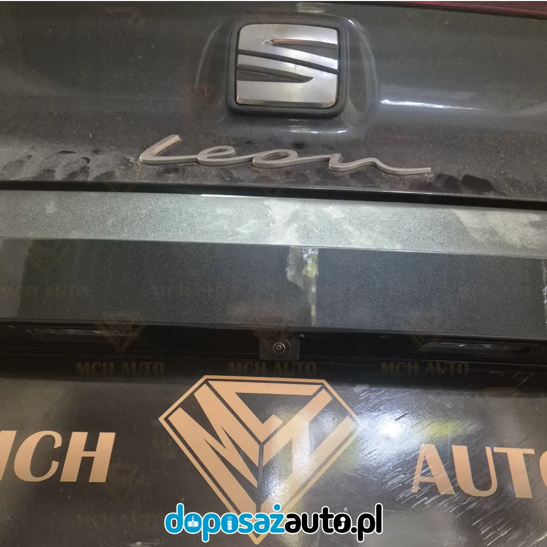 montaz kamery cofania seat leon mk4